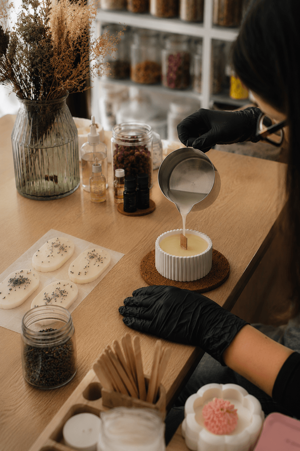 Atelier de lumânări parfumate și odorizante din ceară naturală