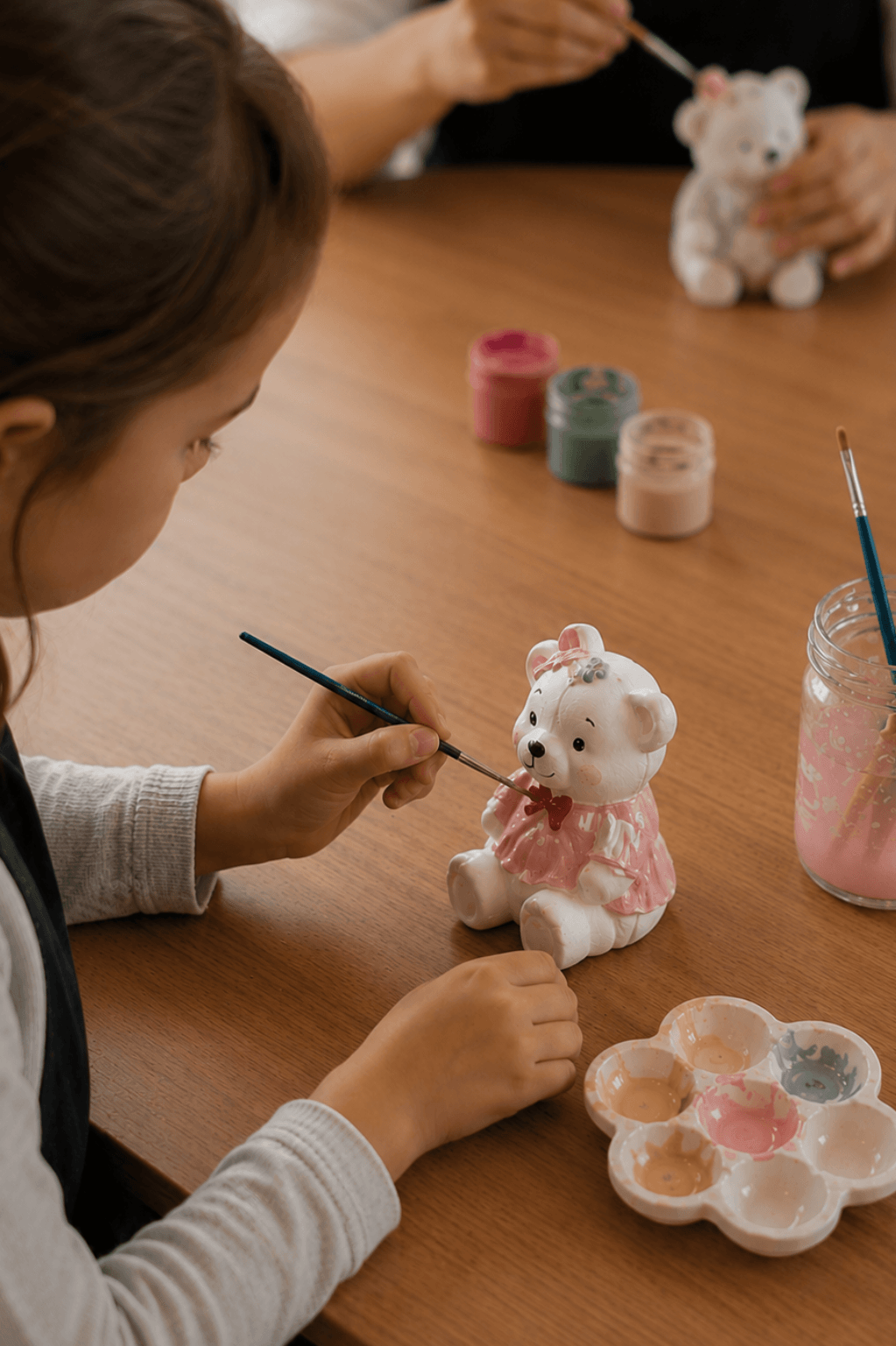 Atelier pentru copii - pictură și decor figurine ceramice
