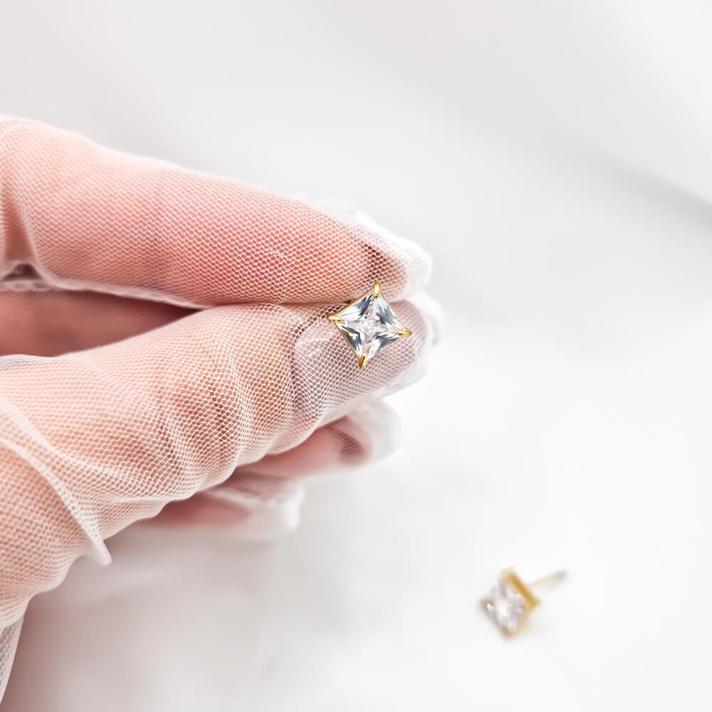 Cercei Stud oțel inoxidabil ”Be classy”, aurii, decorați cu zirconiu, geometrici