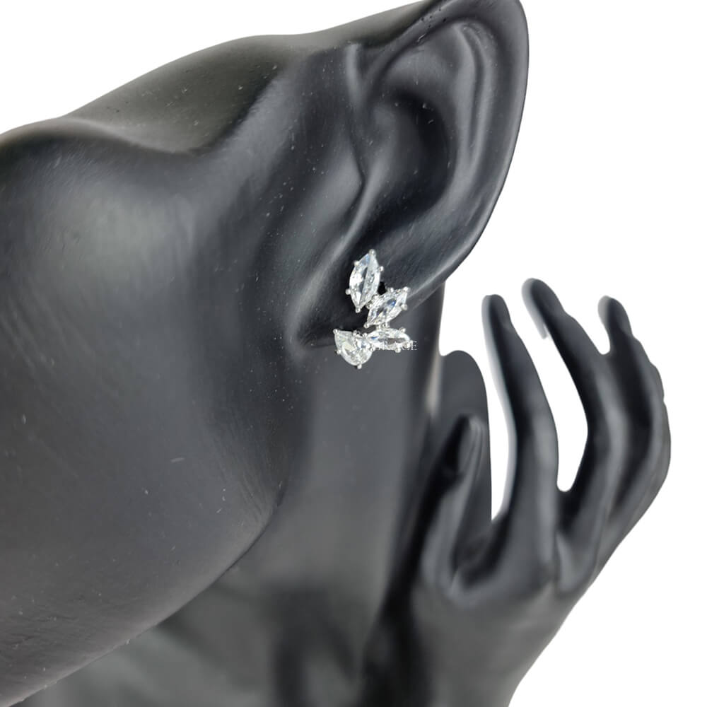 Cercei Stud ”Be luxurious”, argintii, decorați cu zirconiu, model 4 frunze, mireasă