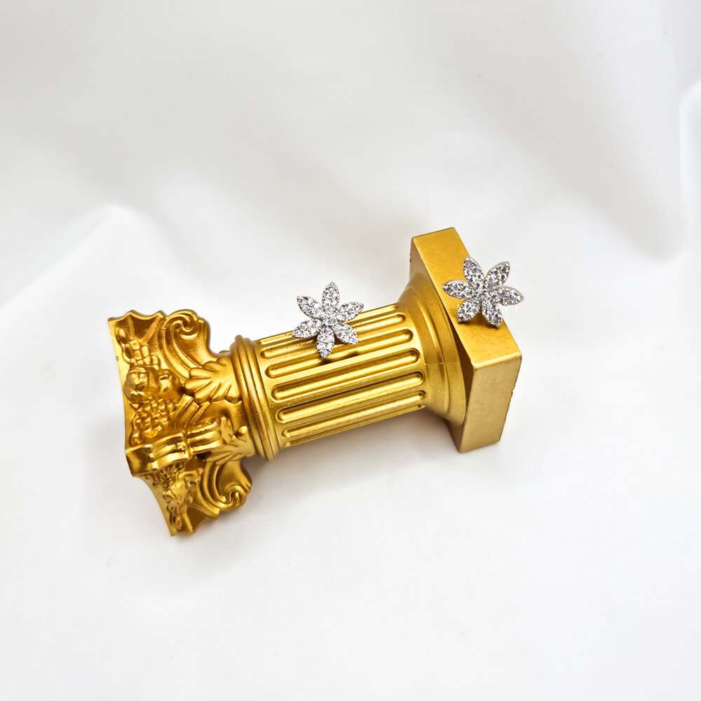 Cercei Stud ”Be luxurious”, argintii, decorați cu zirconiu, model floare, mireasă