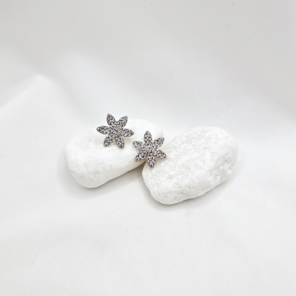 Cercei Stud ”Be luxurious”, argintii, decorați cu zirconiu, model floare, mireasă