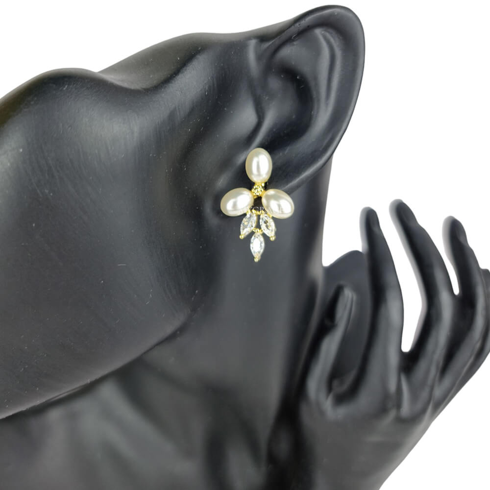 Cercei Stud ”Be sublime”, albi, decorați cu zirconiu și perluțe, model floral, mireasă
