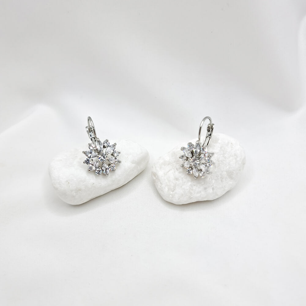 Cercei Drop ”Be gracious”, argintii, decorați cu zirconiu, model floare, mireasă