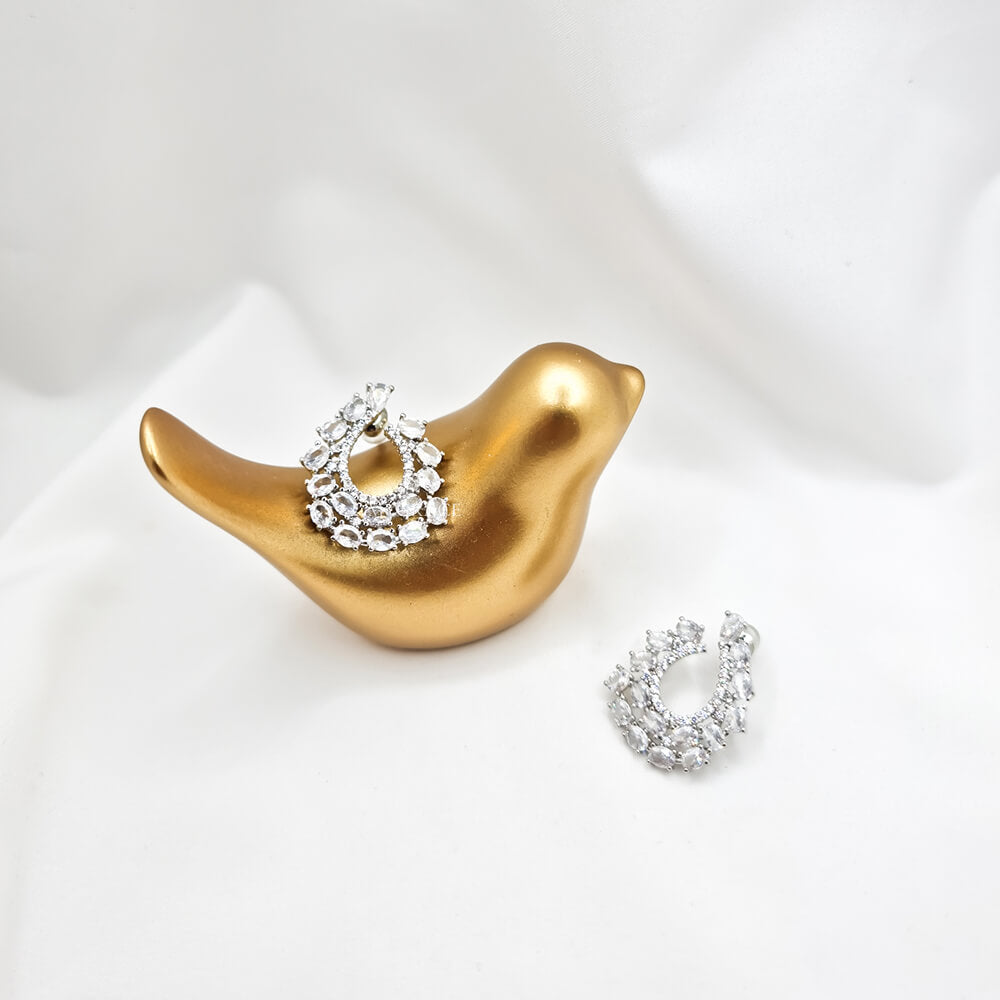 Cercei Stud ”Be luxurious”, argintii, decorați cu zirconiu, model spirală, mireasă