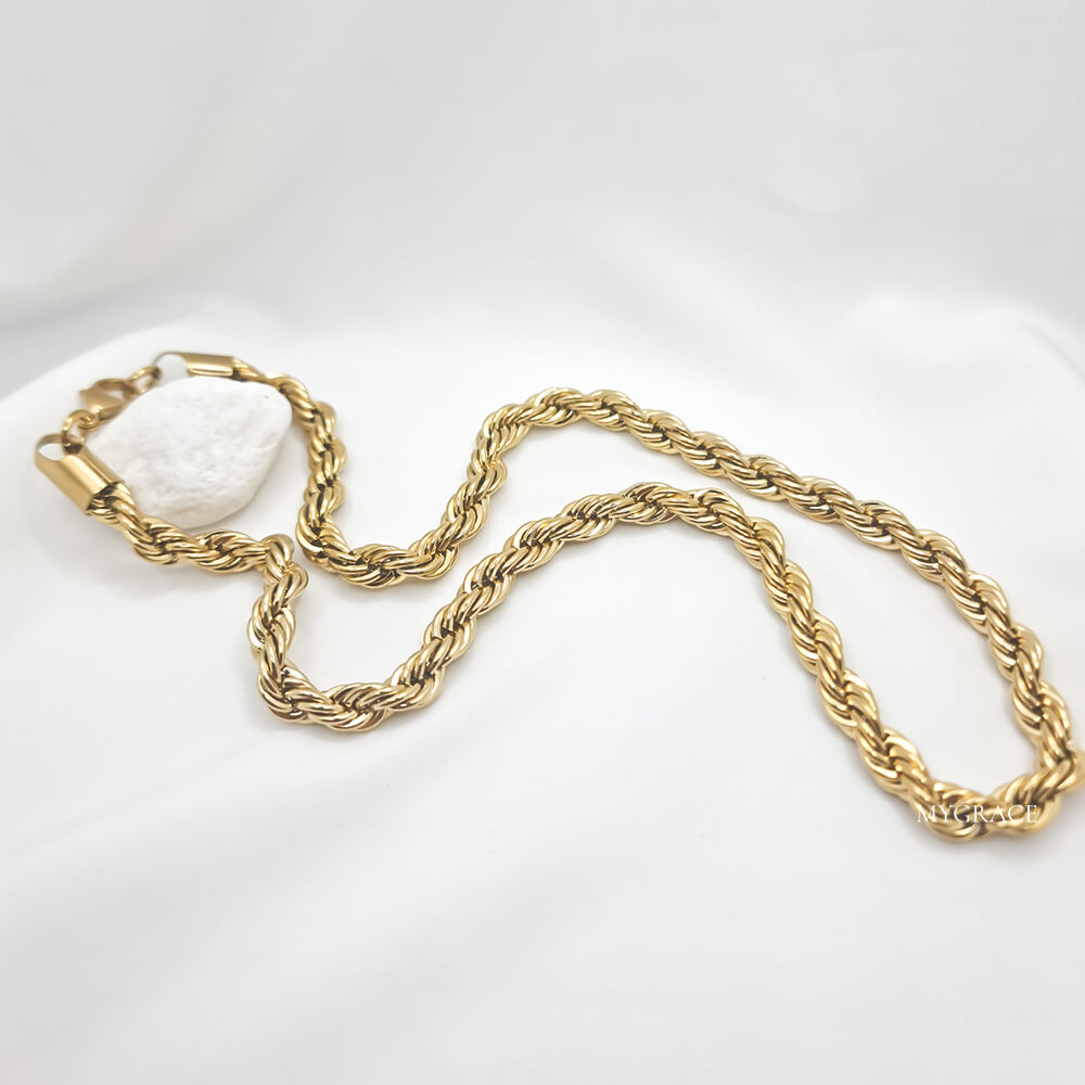 Colier oțel inoxidabil ”Be sophisticated” auriu, model răsucit, 0.7 cm