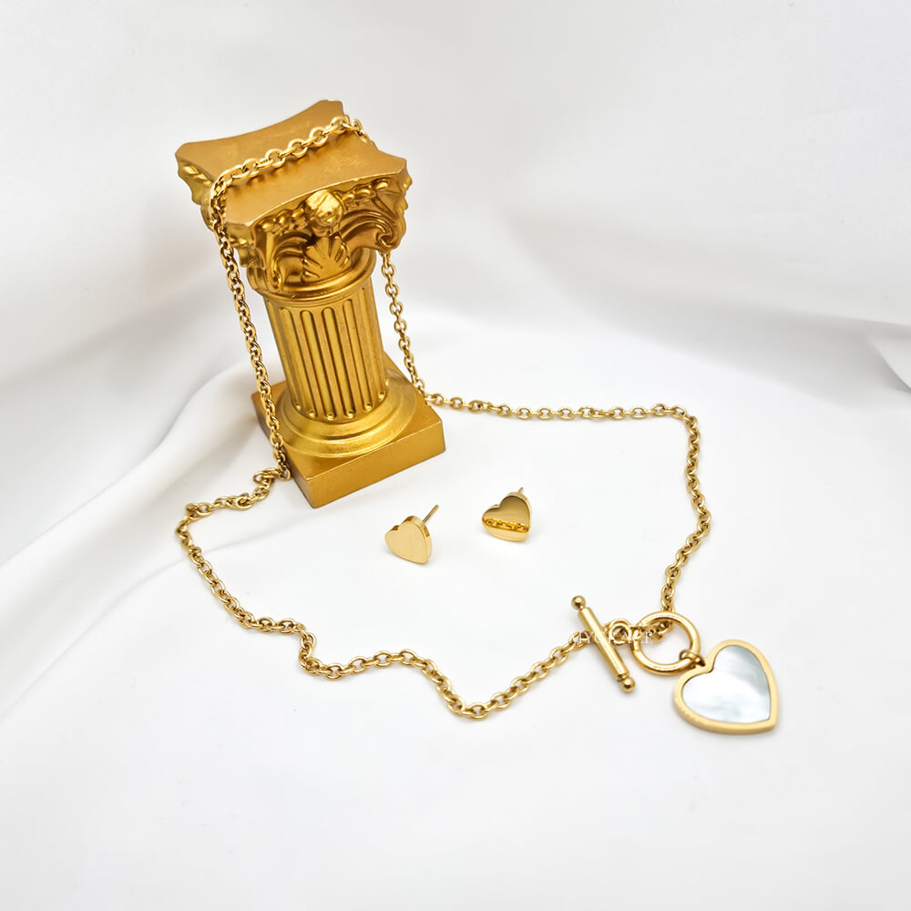 Set colier și cercei Stud ”Be caring”, auriu, model inimioare, din oțel inoxidabil