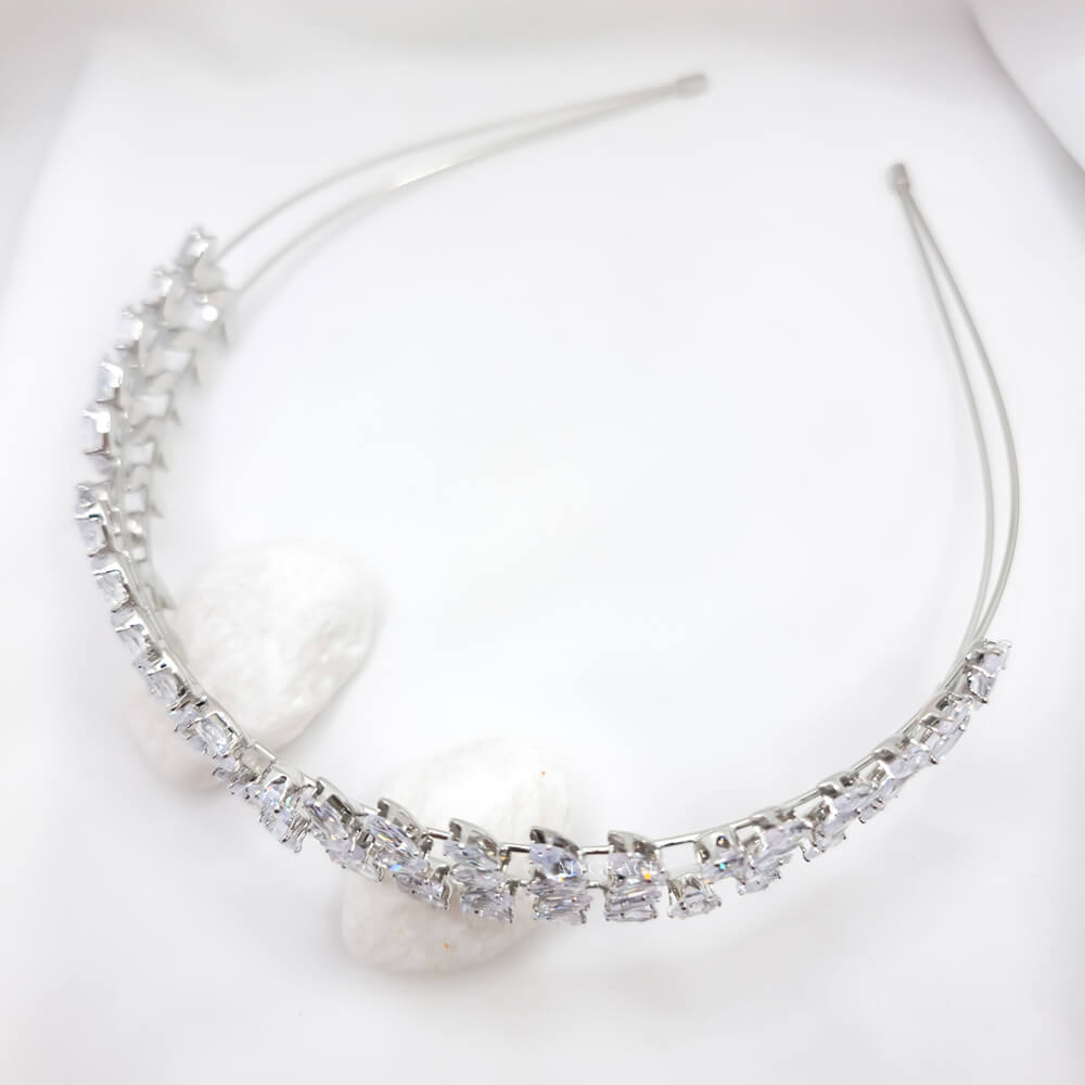 Accesoriu păr mireasă ”Be exquisite”, argintiu, tip coroniță/diademă, două rânduri, decorată cu zirconiu