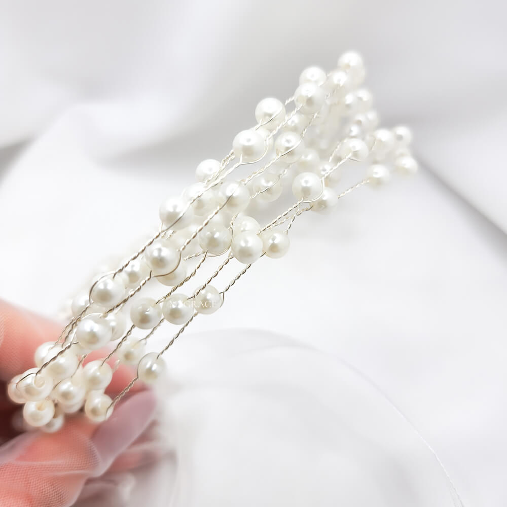 Accesoriu păr mireasă ”Be fascinating”, alb, 8 rânduri, decorat cu perle, tip coroniță/diademă flexibilă (modelatoare)