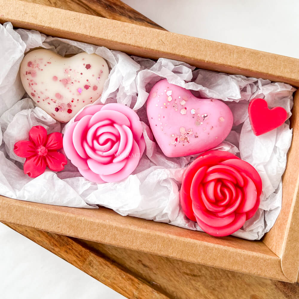 Cadou Valentine's Day, ceară parfumată model inimioare și trandafiri (wax melts ceară soia pură)