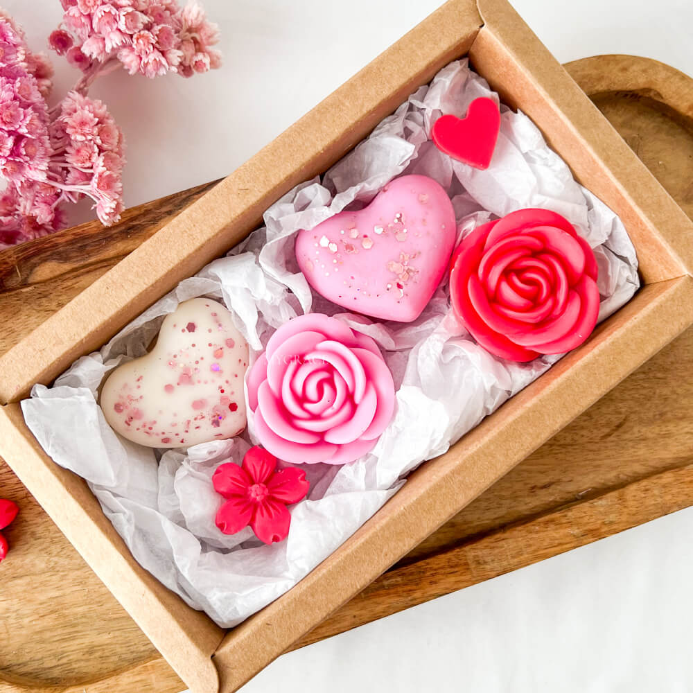 Cadou Valentine's Day, ceară parfumată model inimioare și trandafiri (wax melts ceară soia pură)