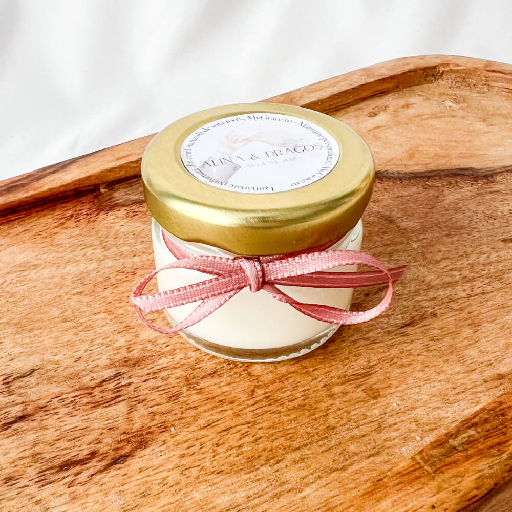Mărturii botez/nuntă - Lumânare parfumată, ceară soia, borcănaș mini sticlă, decor floricele