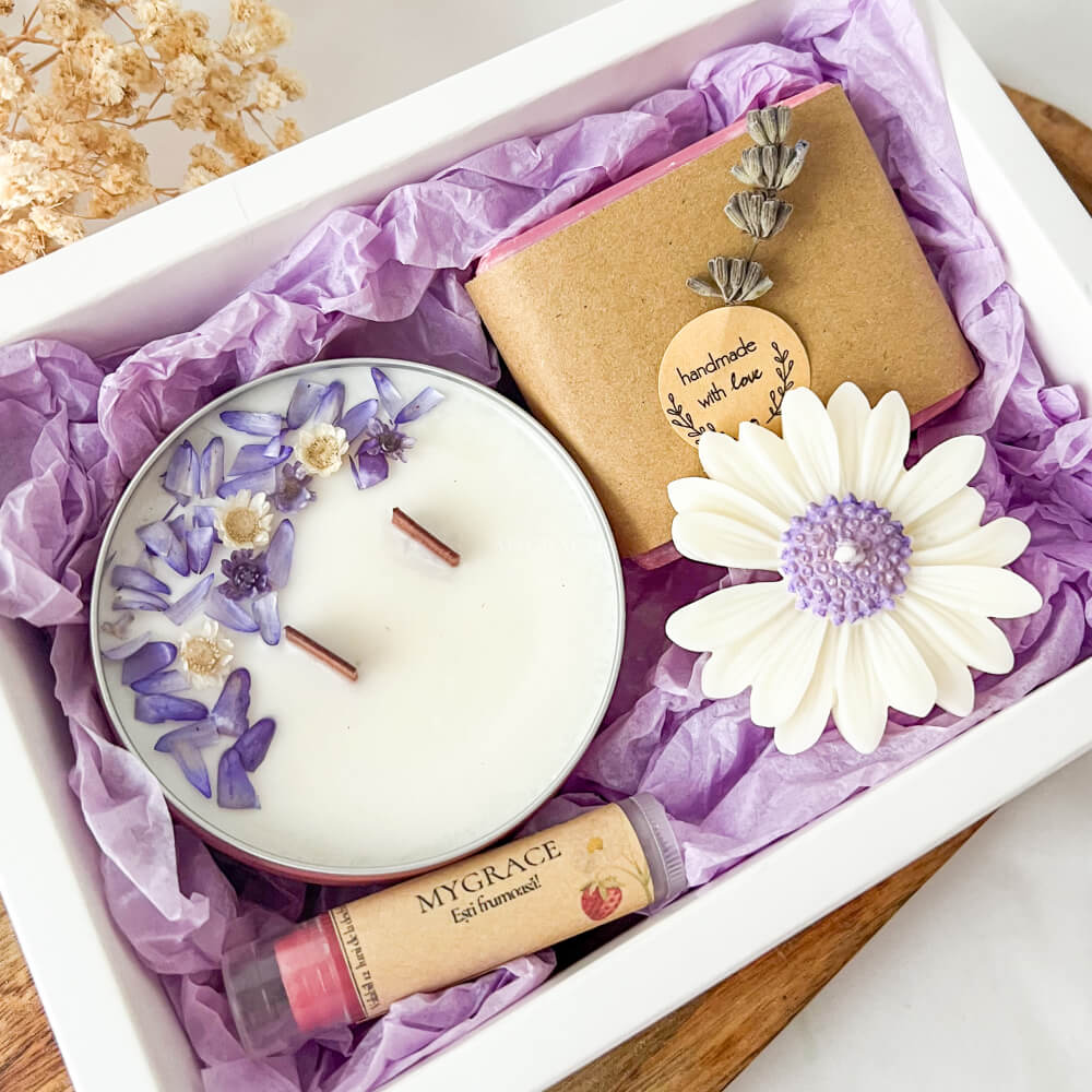 Cadou îngrijire și relaxare ”MyGrace Zen” - lumânări parfumate, balsam de buze, săpun natural