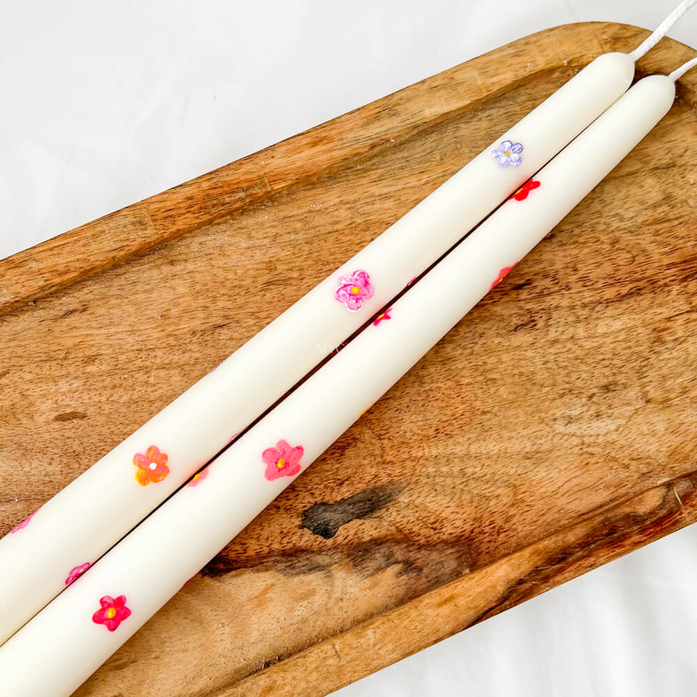 Lumânări conice pentru sfeșnic, pictate manual, ceară vegetală, model floral, set 2 buc.
