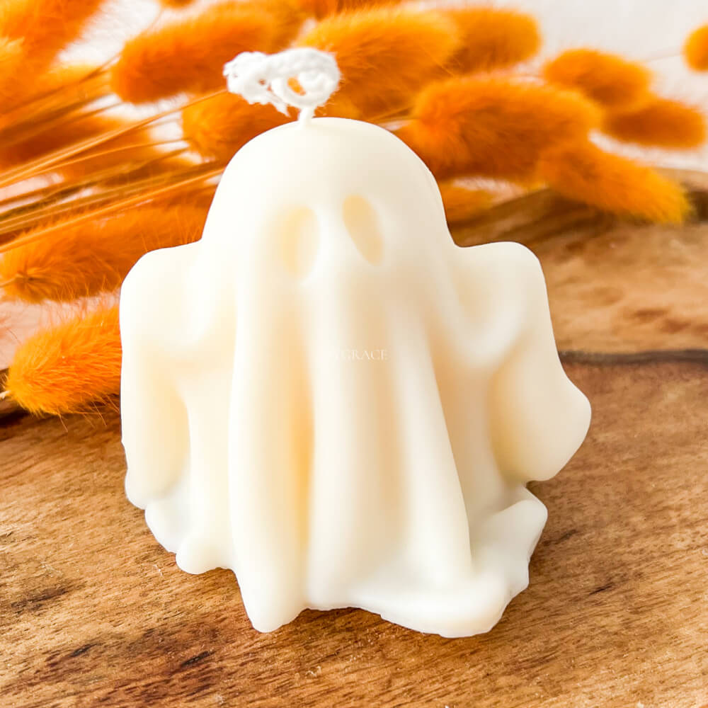 Lumânare Halloween, parfumată, model Fantomiță, ceară naturală