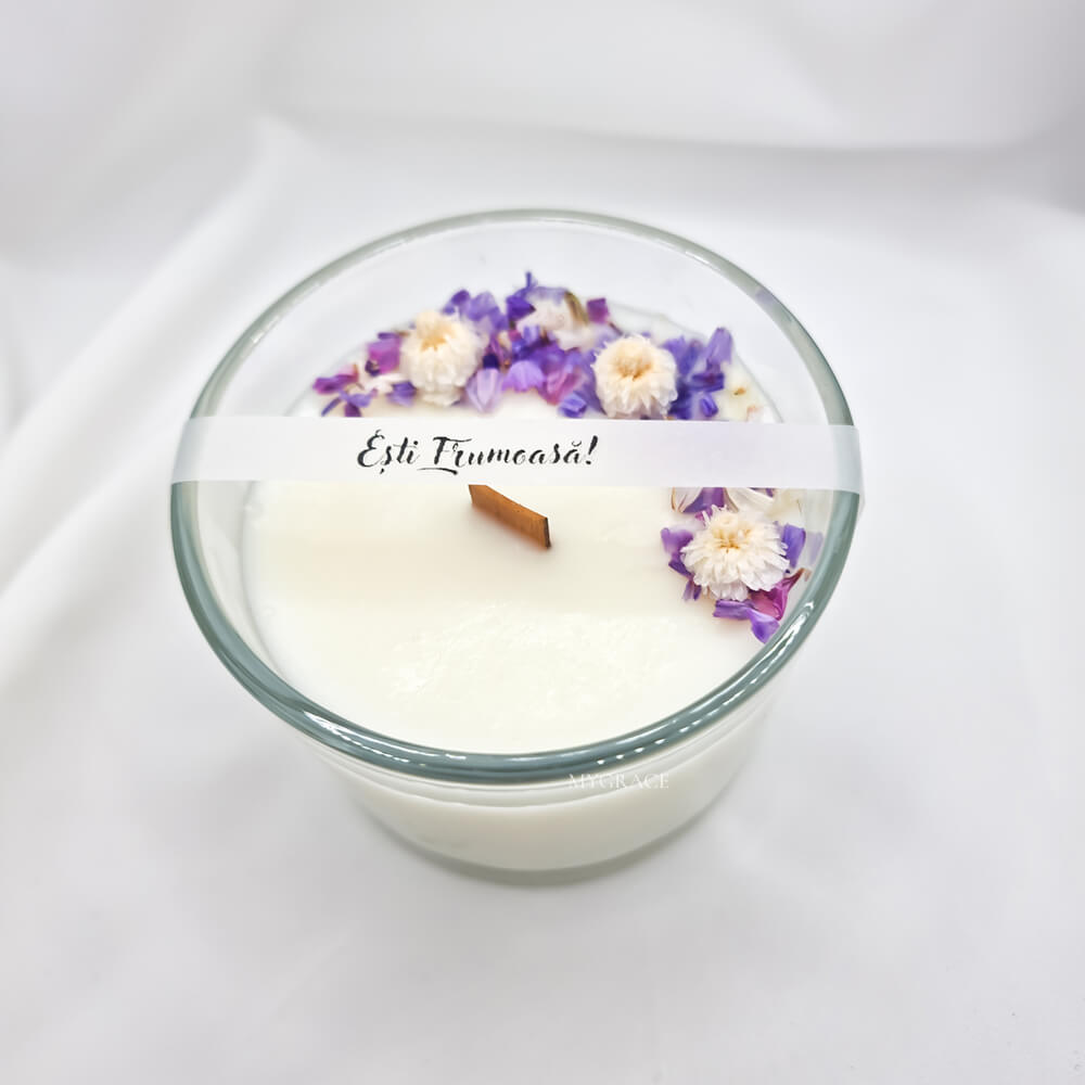 lumanare parfumata ceara soia esti frumoasa vas sticla floricele mov MYGRACE