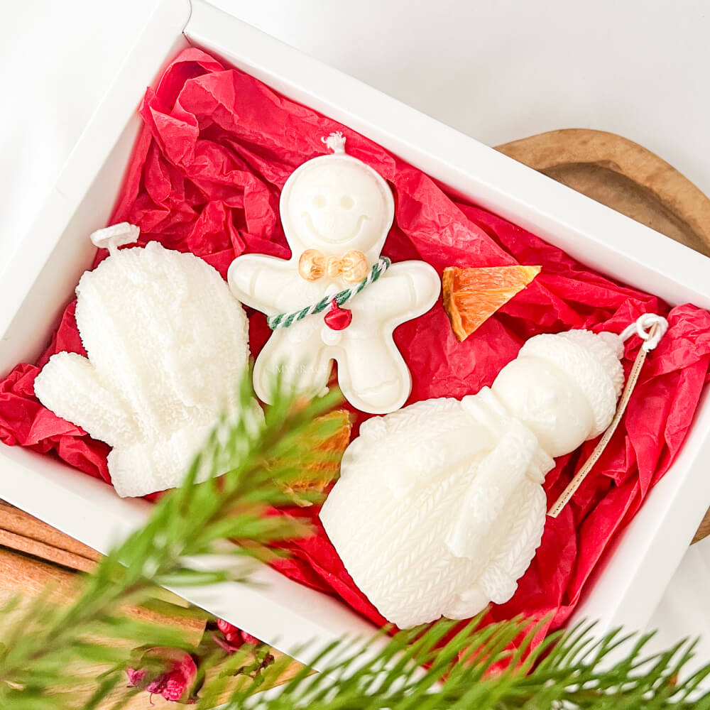 Cadou de Crăciun/Secret Santa - set lumânări parfumate Crăciun, model mănușă, turtă dulce și om de zăpadă