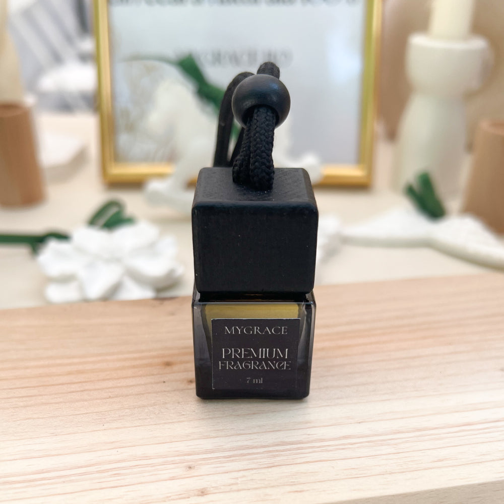Odorizant auto, parfum bărbătesc - note lemnoase, chihlimbar, piele și mandarină